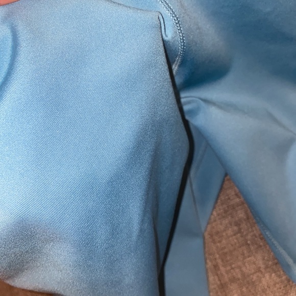 NIKE THERMA-FIT ONE MID-RISE LEGGINGS WORN FOR AN HOUR! PRACTICALLY BRAND NEW! - Picture 2 of 4